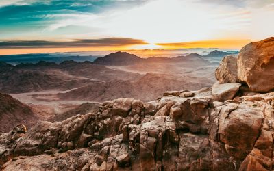 Gunung Sinai: Pendakian Spiritual ke Tempat Nabi Musa  menerima Sepuluh Perintah Allah